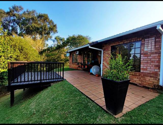 2 BEDROOM TOWNHOUSE FOR SALE IN MONTROSE